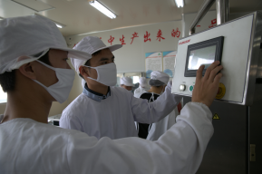 GMP标准化生产车间一角